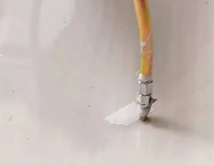 铁岭瓷砖空鼓维修公司专业解答在瓷砖铺贴过程中，如果使用的砂料过粗（如全部使用了粗砂），可能会导致以下问题